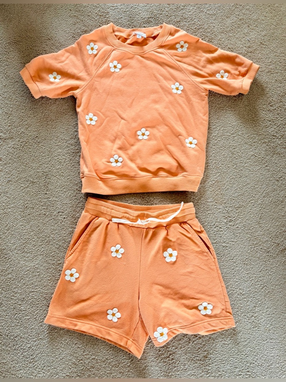 Peach Daisy Set — Short Sleeve Sweatshirt & Shorts — Size Small